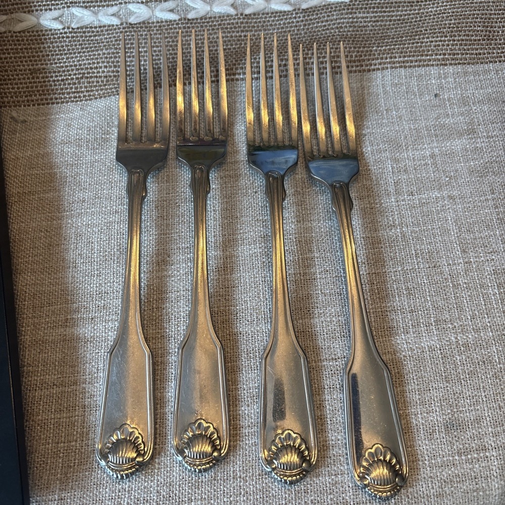 Oneida CLASSIC SHELL Lot of 4 Dinner Forks Stainless 7 5/8" Glossy